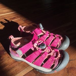 Pink kids Keens